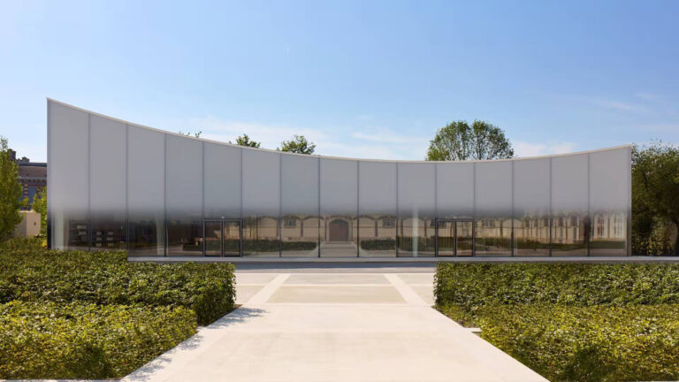 la maison de champagne ruinart se transforme en destination culturelle pour attirer deux fois plus de visiteurs à reims.